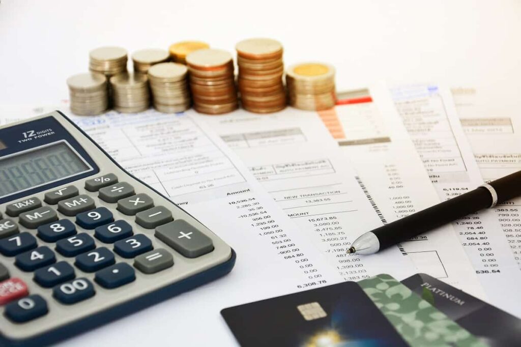 How to Avoid Credit Card Interest: 4 Ways 2 AdobeStock 221934532