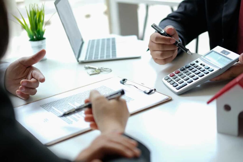 Should I Get a Financial Advisor? 2 AdobeStock 273446401